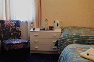 Holiday Plus - 50 Palatine Road