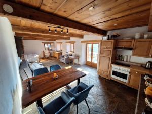 Rauft-Perfekter Rückzugsort für besondere Feierlichkeiten 2500 m2 Grundstück mitten in der Natur