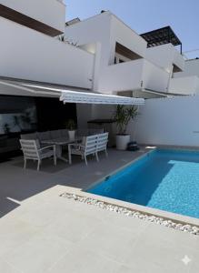 Villa Engel - Luxury with private pool close to the beach