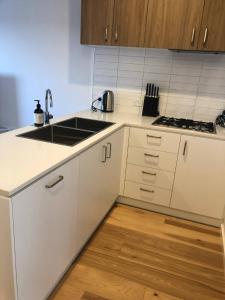 ModernStylish 2 bedroom courtyard Free Parking