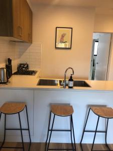 ModernStylish 2 bedroom courtyard Free Parking