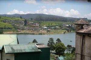 Grand Trillium Villa Lake View & Garden Retreat Family Friendly Stay, a modern and peaceful escape in the beautiful surroundings of Nuwara Eliya