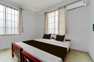 Collection O Rajagiri Hospital Aluva East