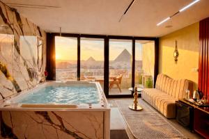 Zoom Pyramids View inn