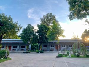 โรงแรมอีสานอินน์ ยโสธร - Easarninn Yasothorn