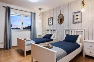 Villa La Perla - Cliffside Retreat