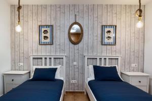 Villa La Perla - Cliffside Retreat