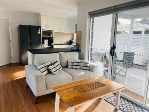 NEW 2 bed, 2 bath - spacious & stylish Cottage