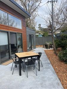 WARM Sunlit Sustainable north facing Studio