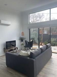 WARM Sunlit Sustainable north facing Studio