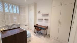 Charming Victorian Flat in Chiswick