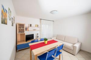 Superior One-Bedroom Apartment (5 Adults)