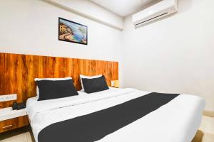 Collection O Indore Gandhi Hall