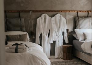 The Rapids Cottage-Secret woodland cottage with outdoor 4 person jetted bath