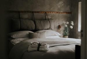 The Rapids Cottage-Secret woodland cottage with outdoor 4 person jetted bath