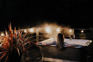 The Rapids Cottage-Secret woodland cottage with outdoor 4 person jetted bath