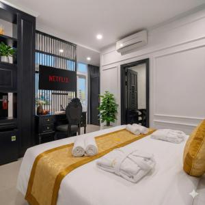 The Elegant Boutique - Hue