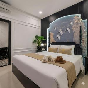 The Elegant Boutique - Hue