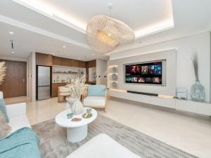 Palm and Marina Views in NEW Palace Beach Residence