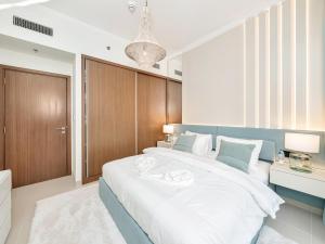 Palm and Marina Views in NEW Palace Beach Residence