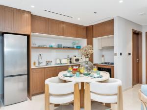 Palm and Marina Views in NEW Palace Beach Residence