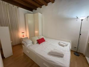 Milano 2 BDR Flat - direct Tram 15 min DUOMO