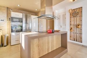 Beautiful House With Splendid Sea