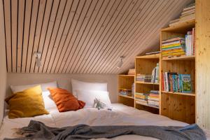 Earthen conscious living home with sauna 3BR 2BA