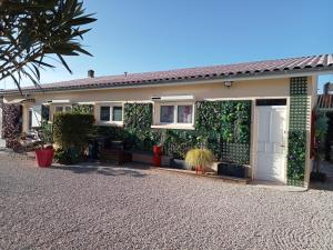 une pause quelque part au jardin des érables et des niwakis