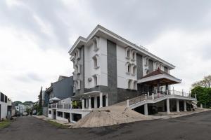 RedDoorz Plus near Universitas Maranatha Bandung 2