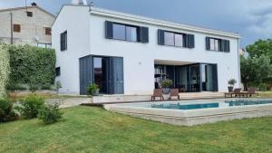 Modern Villa Anna with outdoor pool in Visnjan