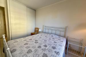 Bright apartment in Mandelieu close to the sea