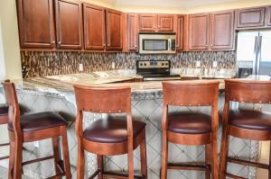 Three-Bedroom Apartment room in Phoenix West II 2506