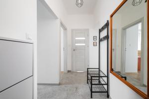 Kino Femina Homely Apartment by BookingHost