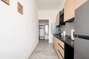 Kino Femina Homely Apartment by BookingHost