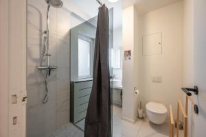 Your Stylish 1-Bedroom Apartment Retreat With Parking