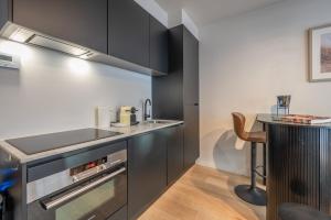 Your Stylish 1-Bedroom Apartment Retreat With Parking