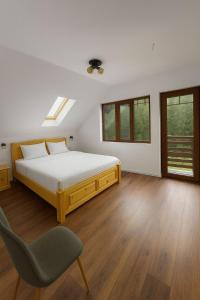 Cabana Laptici - statiunea Pestera-Padina, Bucegi