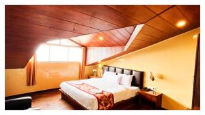 The House - Mate With Restaurant