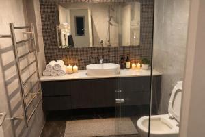 Regal Skyline - Executive Firework room with city view - Private bathroom Living room and Walk-in wardrobe One minute walk to station