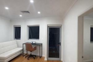 Regal Skyline - Executive Firework room with city view - Private bathroom Living room and Walk-in wardrobe One minute walk to station