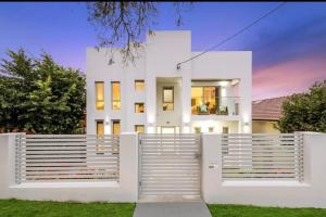 Regal Skyline - Executive Firework room with city view - Private bathroom Living room and Walk-in wardrobe One minute walk to station