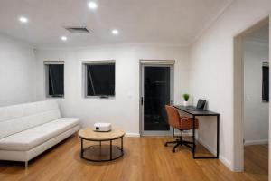 Regal Skyline - Executive Firework room with city view - Private bathroom Living room and Walk-in wardrobe One minute walk to station