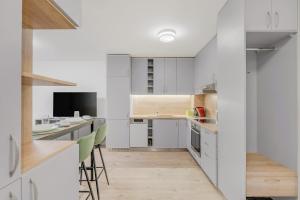 Modern Airport Stay - BTS & Avion Mall