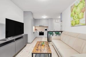 Modern Airport Stay - BTS & Avion Mall