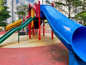 Strategic Rasuna 3BR Apt Fits 12 Pool & Wi-Fi