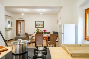 Elenas Apt with Lodge, near the Center