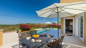 Beautiful Villa Onit with outdoor pool in Vizinada
