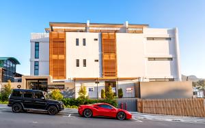 Duplex Penthouse with 3 Balconys I Table Mountain Panoramic Views