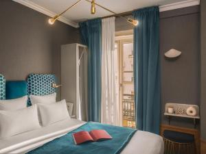 Handsome Hotel